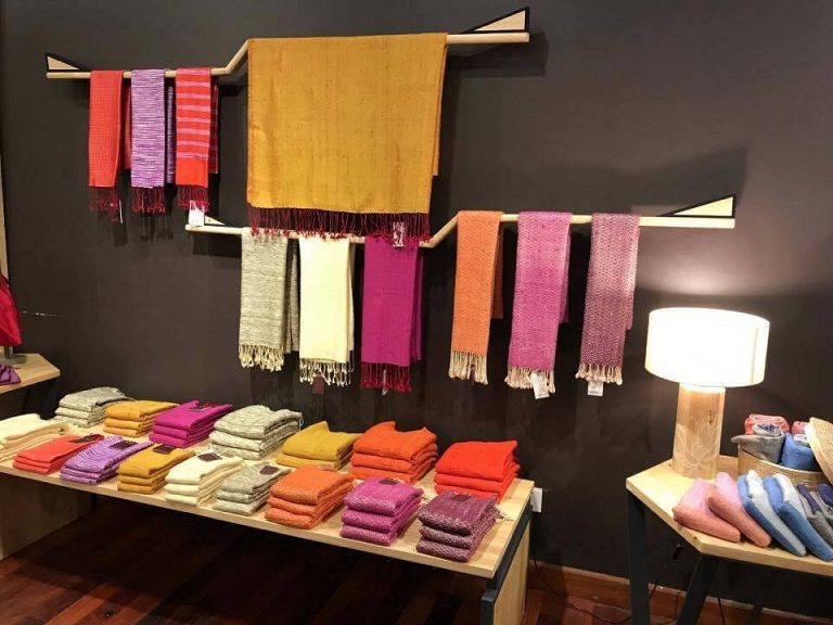 hand woven silk scarves 768x576